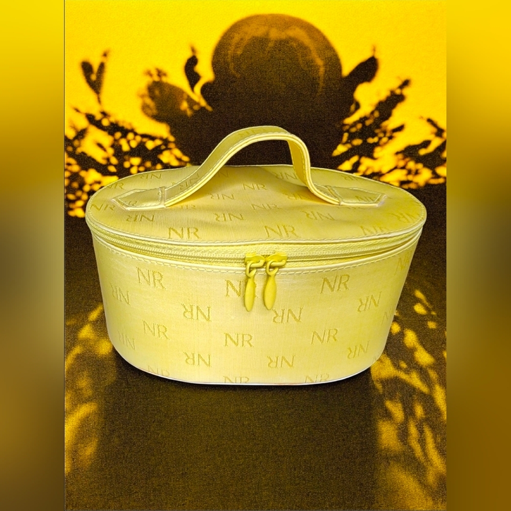 Nina Ricci Vintage Vibrant Yellow Cosmetic Bag 1980s-1990s - Picture 7 of 7